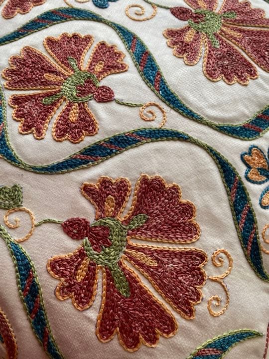 ウズベキスタン製 シルク スザニ刺繍 クッションカバー 46×44 SZN708