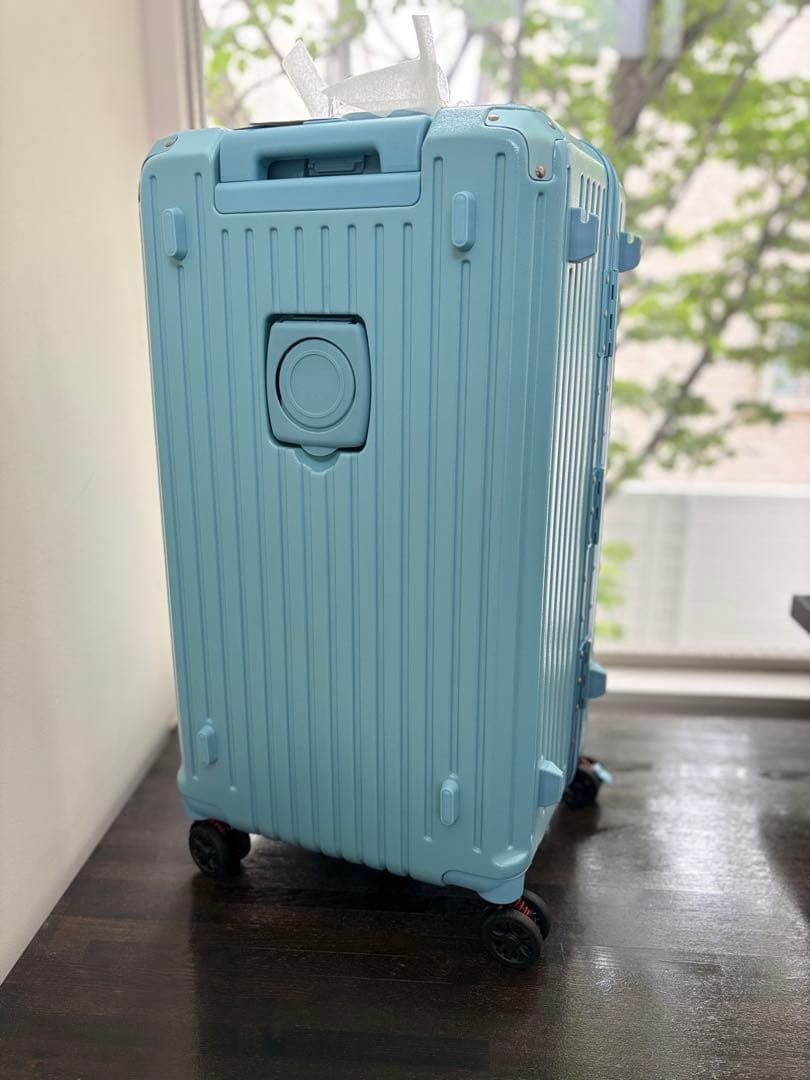 大容量スーツケース　ライトブルーTSAロック5輪キャスター　92L