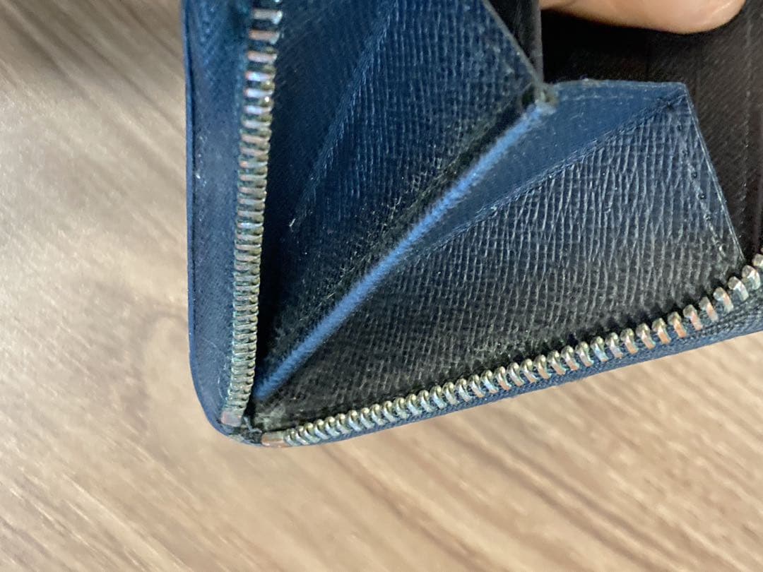 ルイヴィトン エピ ジッピーパース 小銭入れ ミニ財布 黒