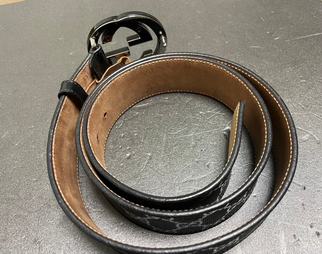 GUCCI ブラック レザーベルト GGパターン