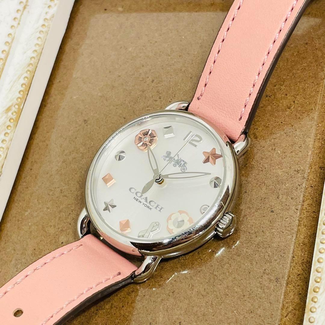 【美品】COACH フラワーモチーフ　腕時計 ピンクベルト