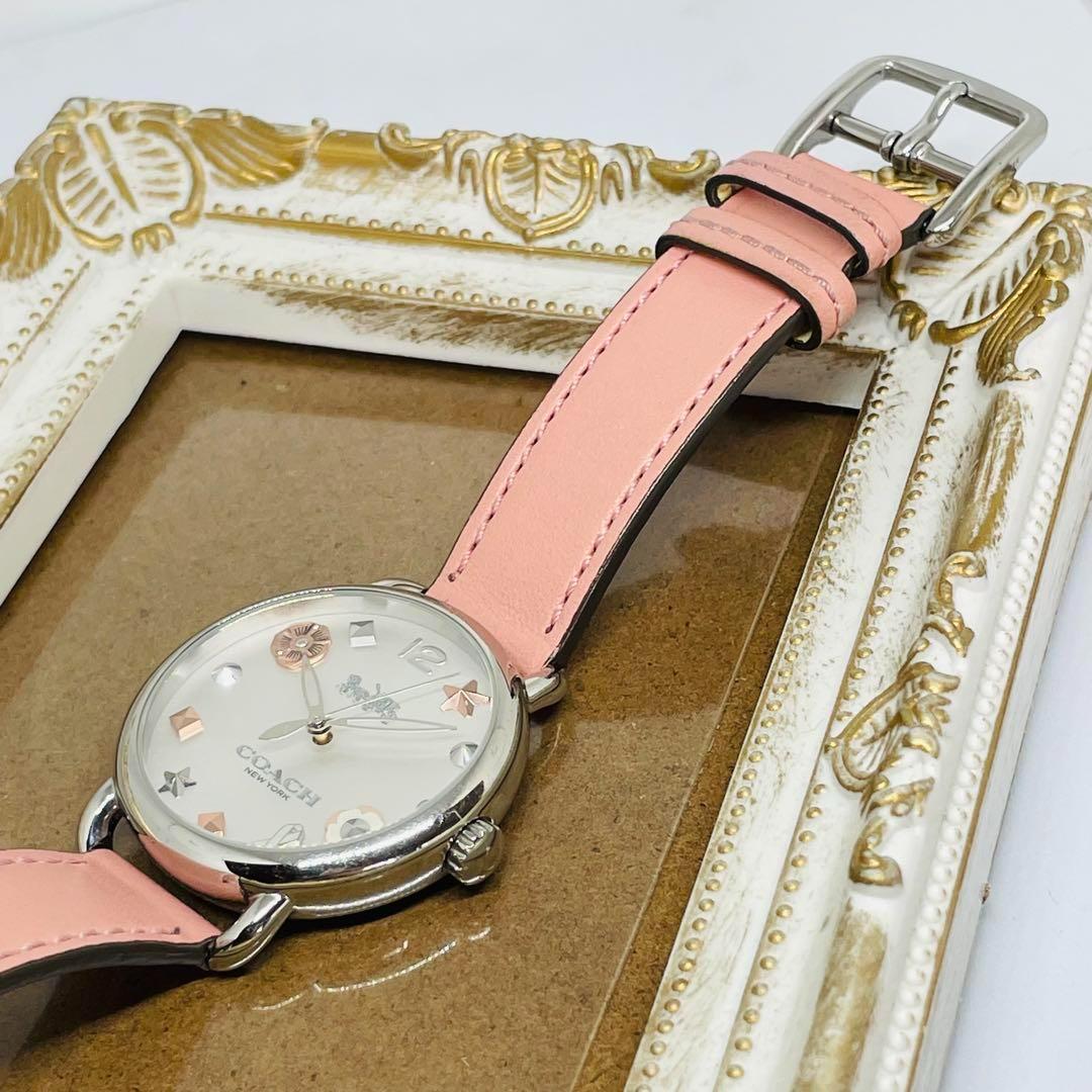 【美品】COACH フラワーモチーフ　腕時計 ピンクベルト