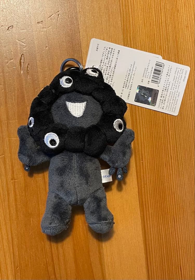 ミャクミャク ブラック 立ちバージョン カラビナ付 黒ミャク キーホルダー付