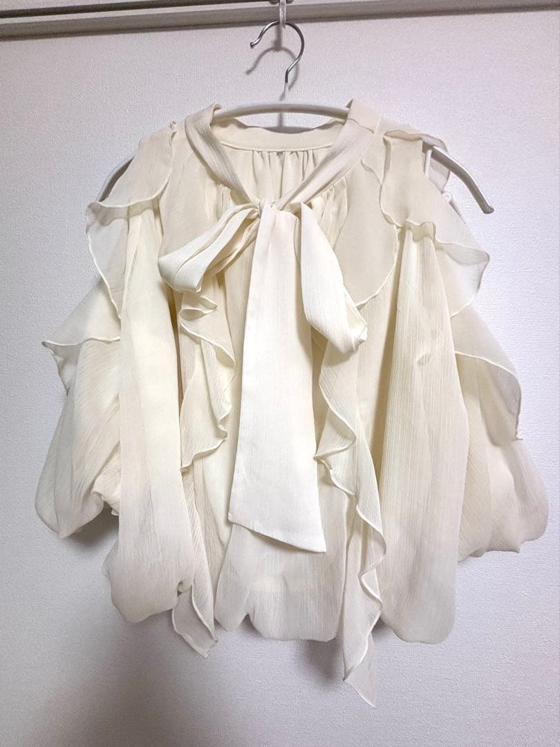 Arpege story オフショルダー フリルブラウス