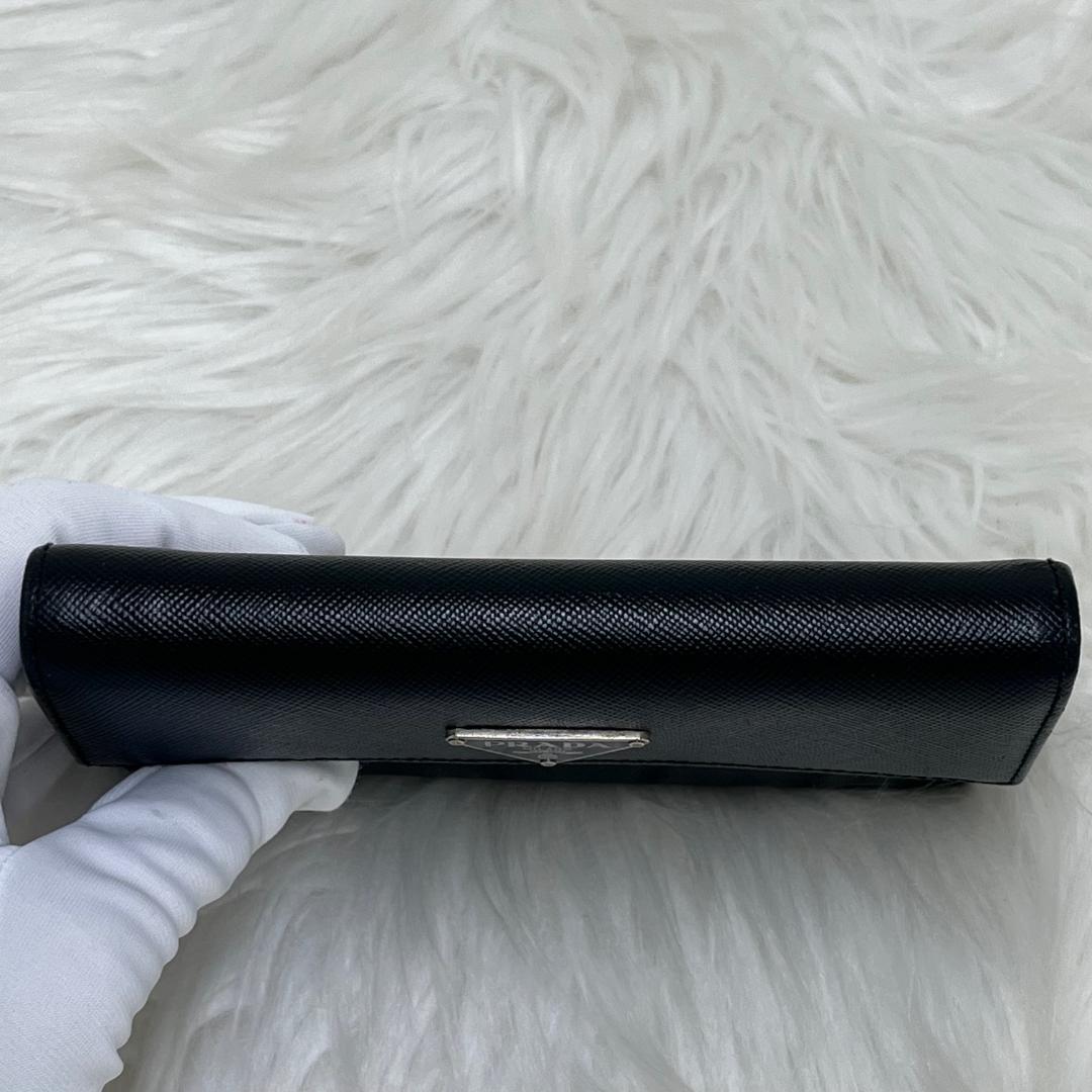 プラダ PRADAサフィアーノ レザー三つ折り財布　三角プレート　トライアングル