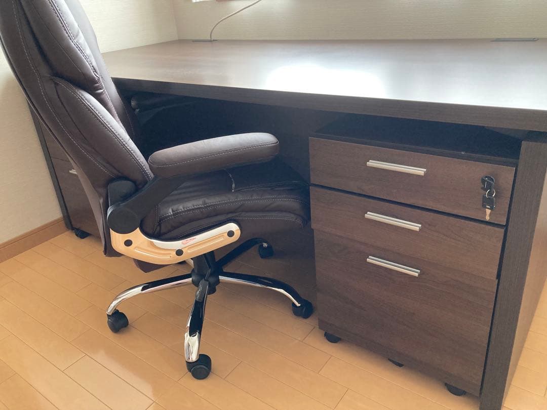 塚*本様 役員用平机、ダークブラウン色、独立キャスター引き出し付き(組立て要,バ