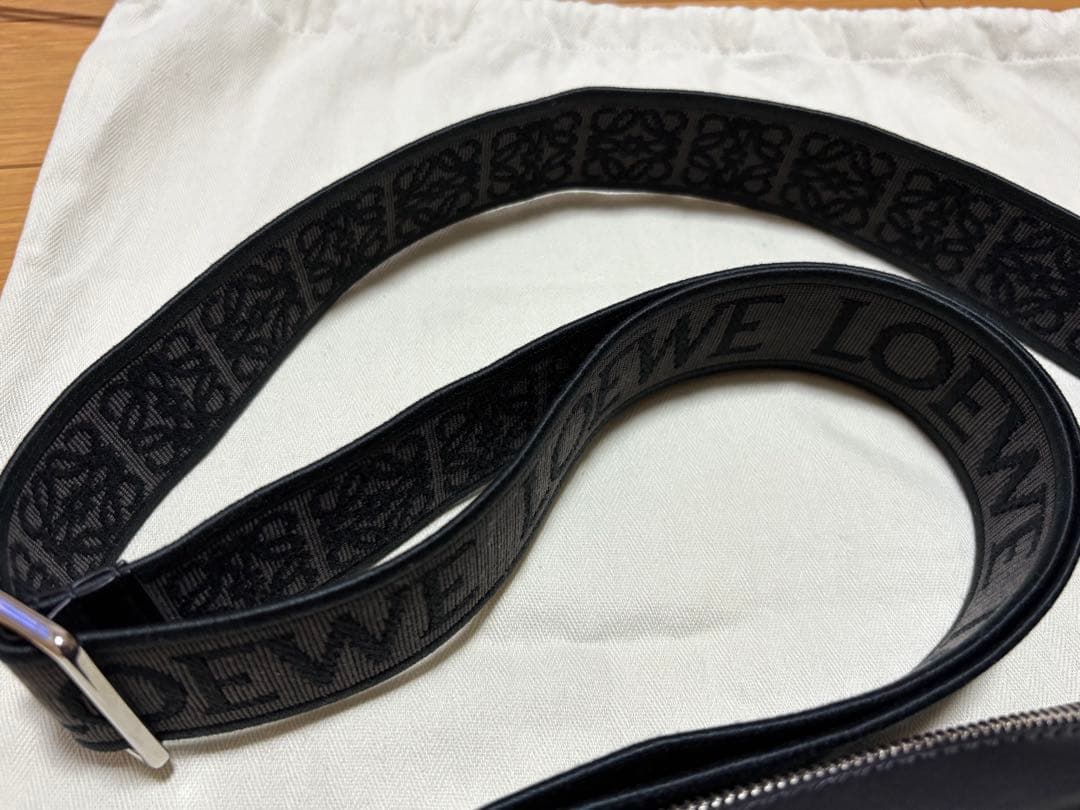 ロエベ　ミリタリーメッセンジャーバッグ