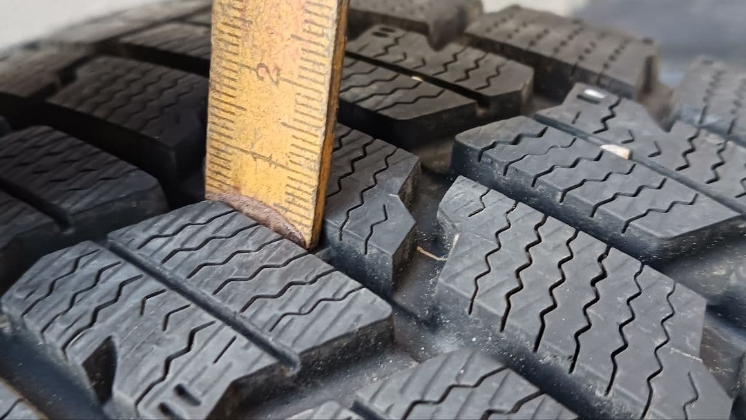 バリ山2023年製GOODYEARスタッドレス14インチ175/70R14 4本