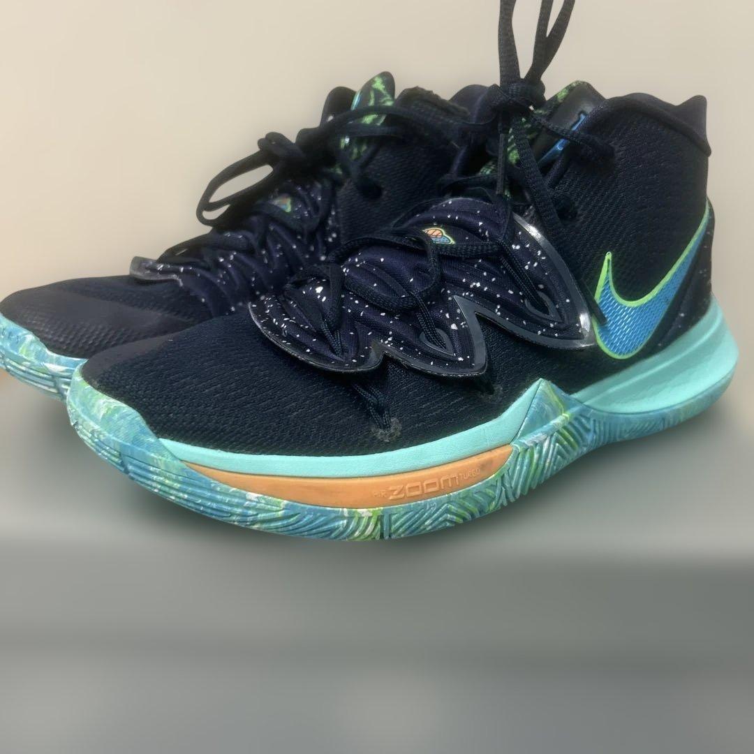 シューズ(男性用) Kyrie 5 ufo