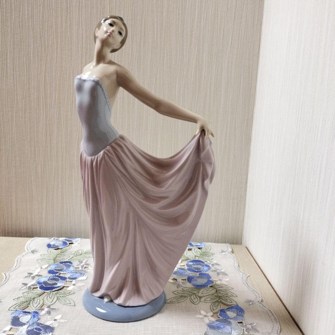 リヤドロ　No.05050 踊る少女