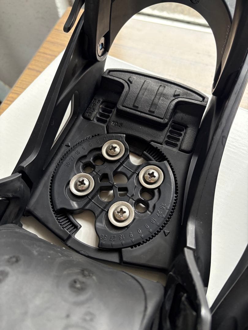 GENESIS スノーボードビンディング Mサイズ ブラック