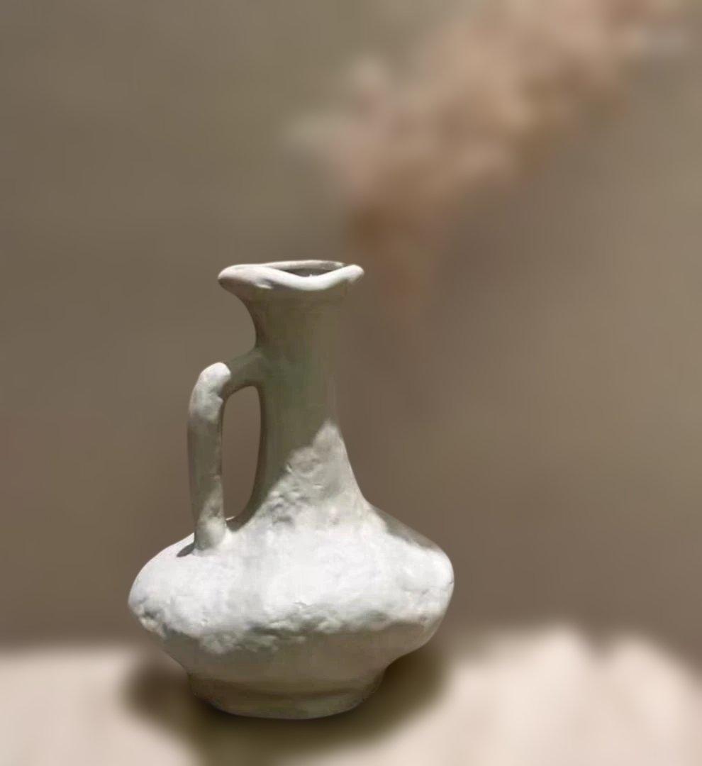 ホワイト陶器花瓶 中型 持ち手付き