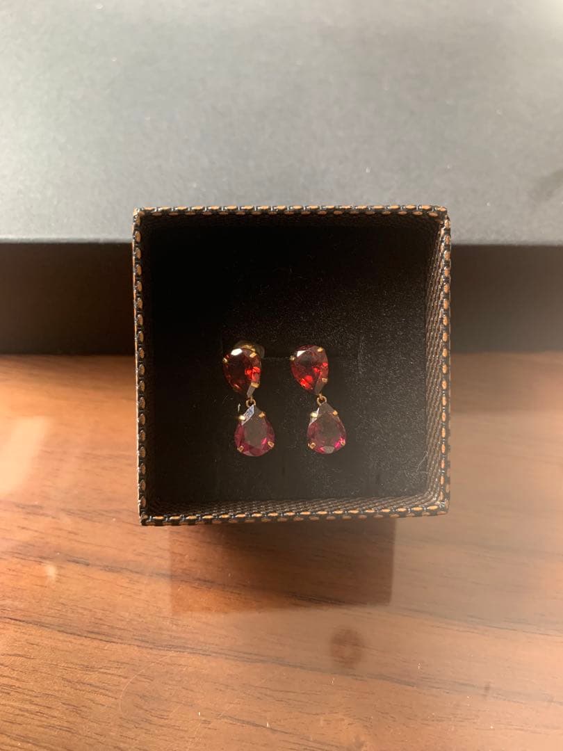 K18金 ドロップガーネット＆ロードライトガーネットのスタッドピアス