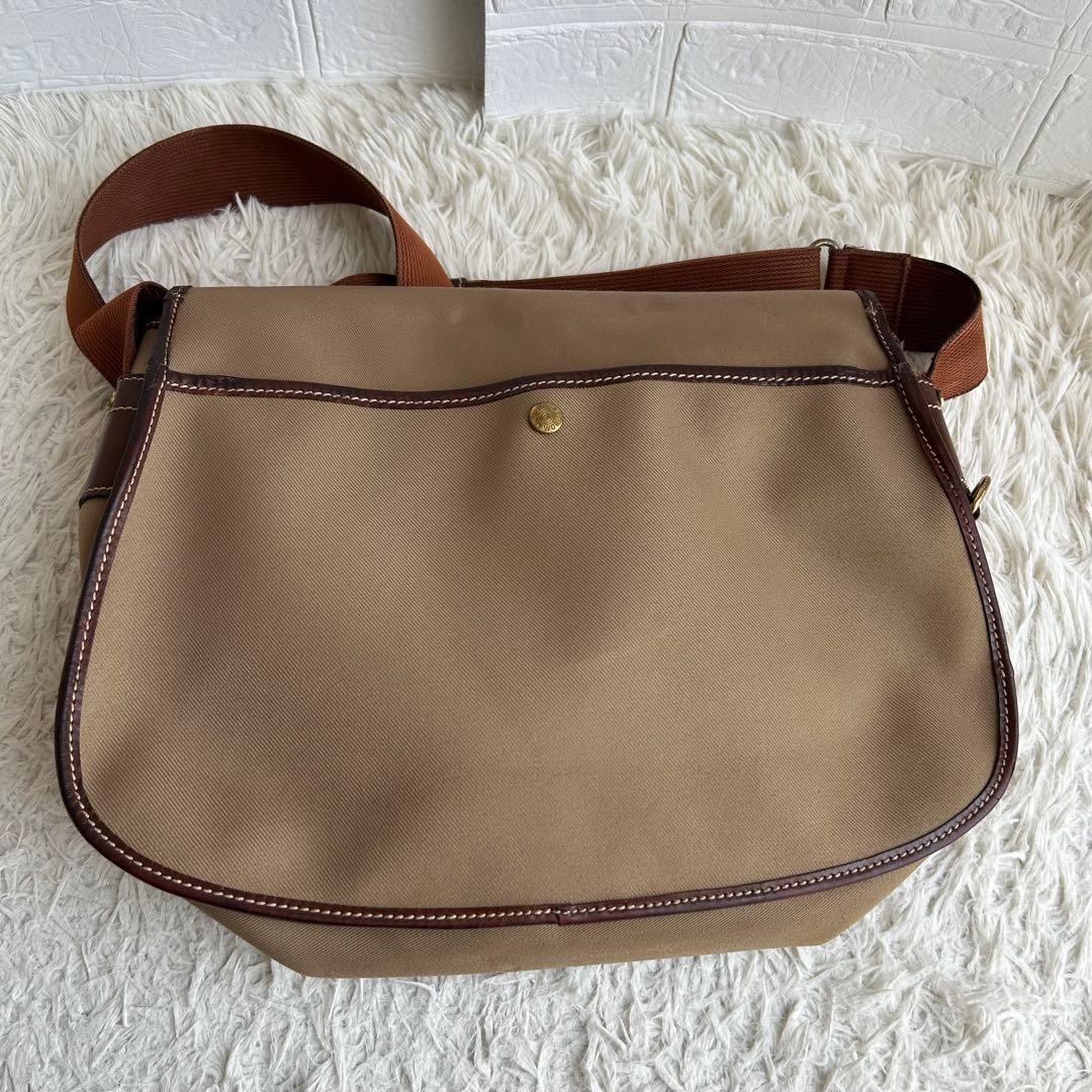 ハンティングワールド　メッセンジャーバッグ