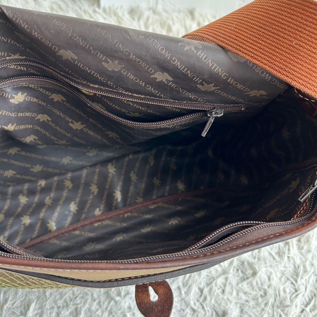 ハンティングワールド　メッセンジャーバッグ