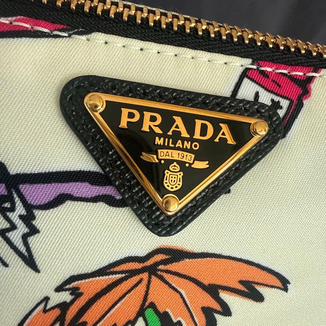 PRADA 非売品　サーフィン柄　ポーチ