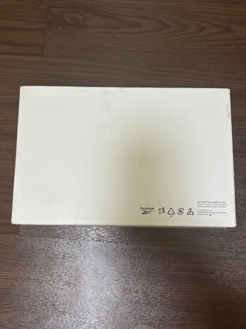 SixTONES スニーカー