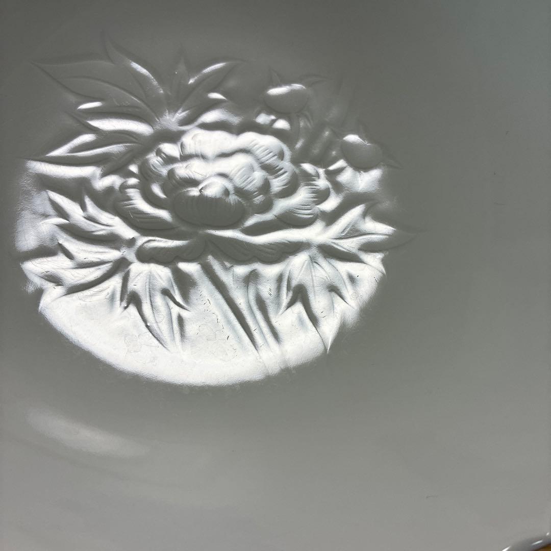 【箱なし】人間国宝　井上萬二　本人作　白磁牡丹彫文　菓子鉢