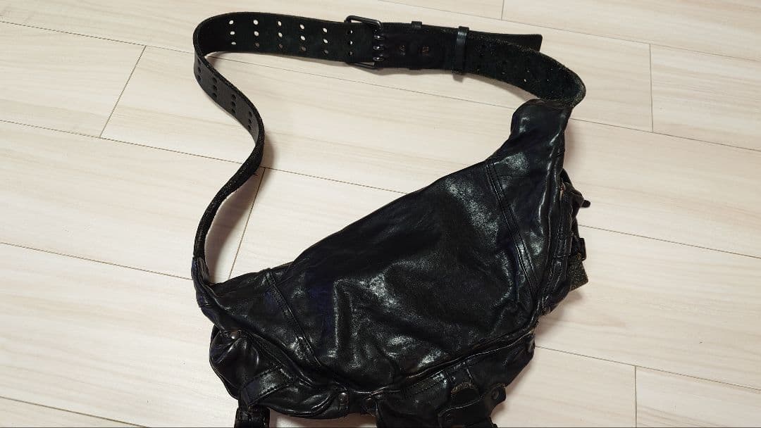 バックラッシュ 3ピンベルトレザーショルダーバッグ