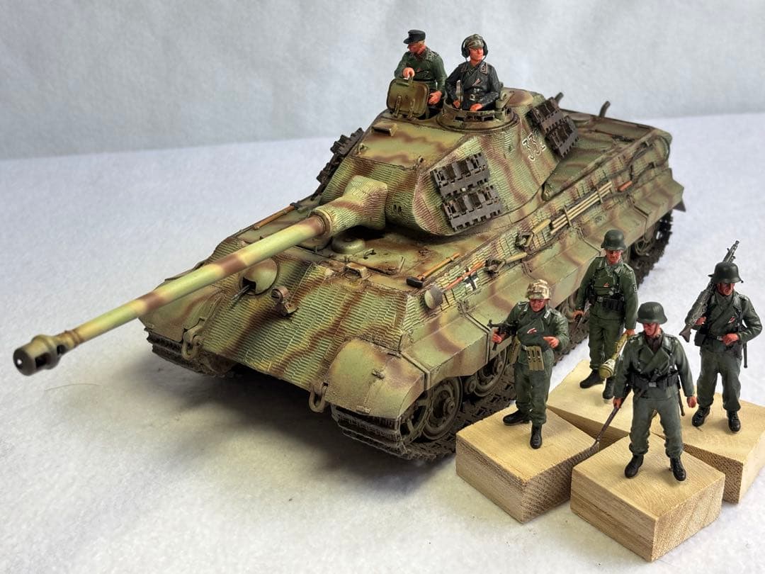 1/35 ドイツ陸軍キングタイガー重戦車プラモデル完成品