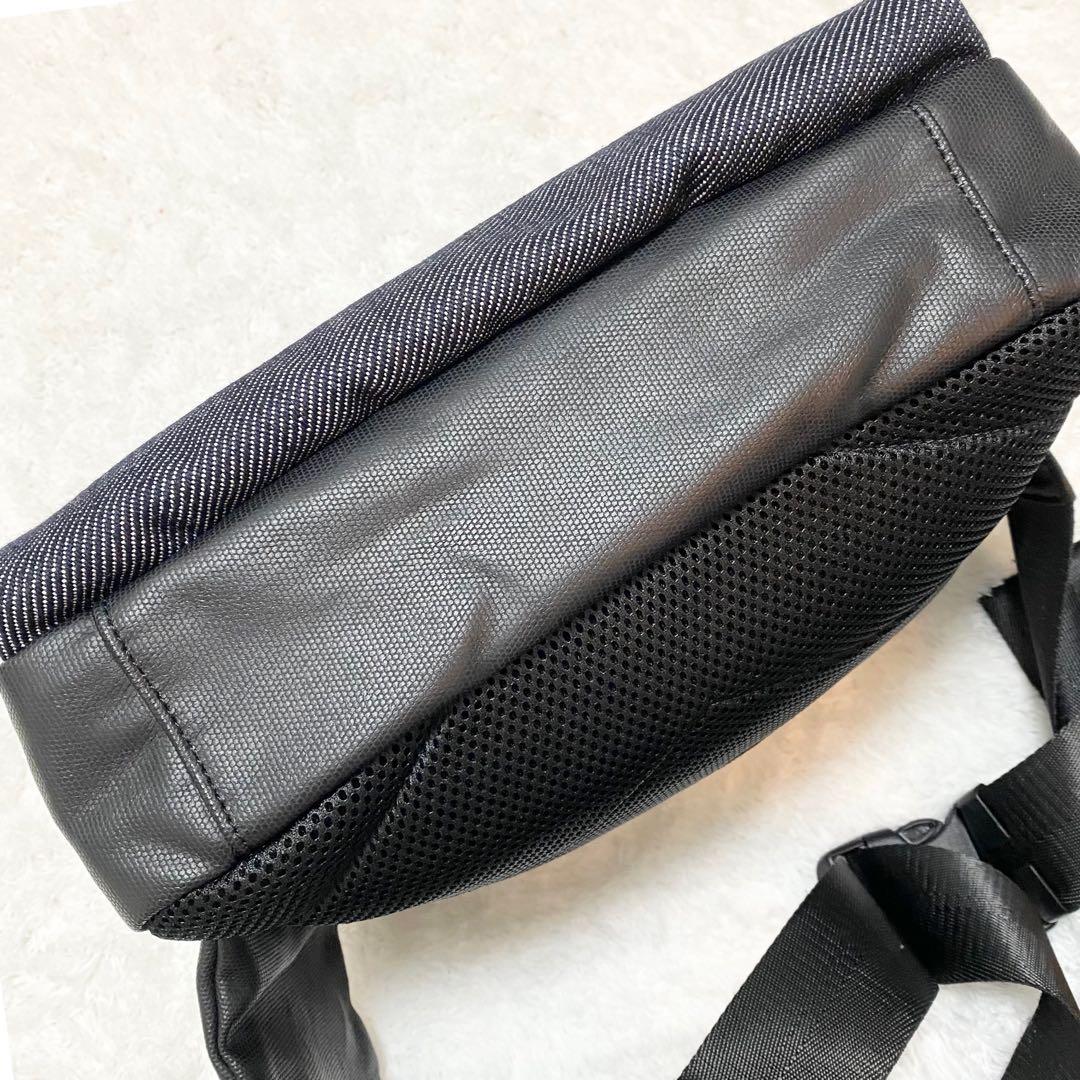 【美品】DIESEL デニム ボディバッグ ショルダー メッセンジャー 大容量
