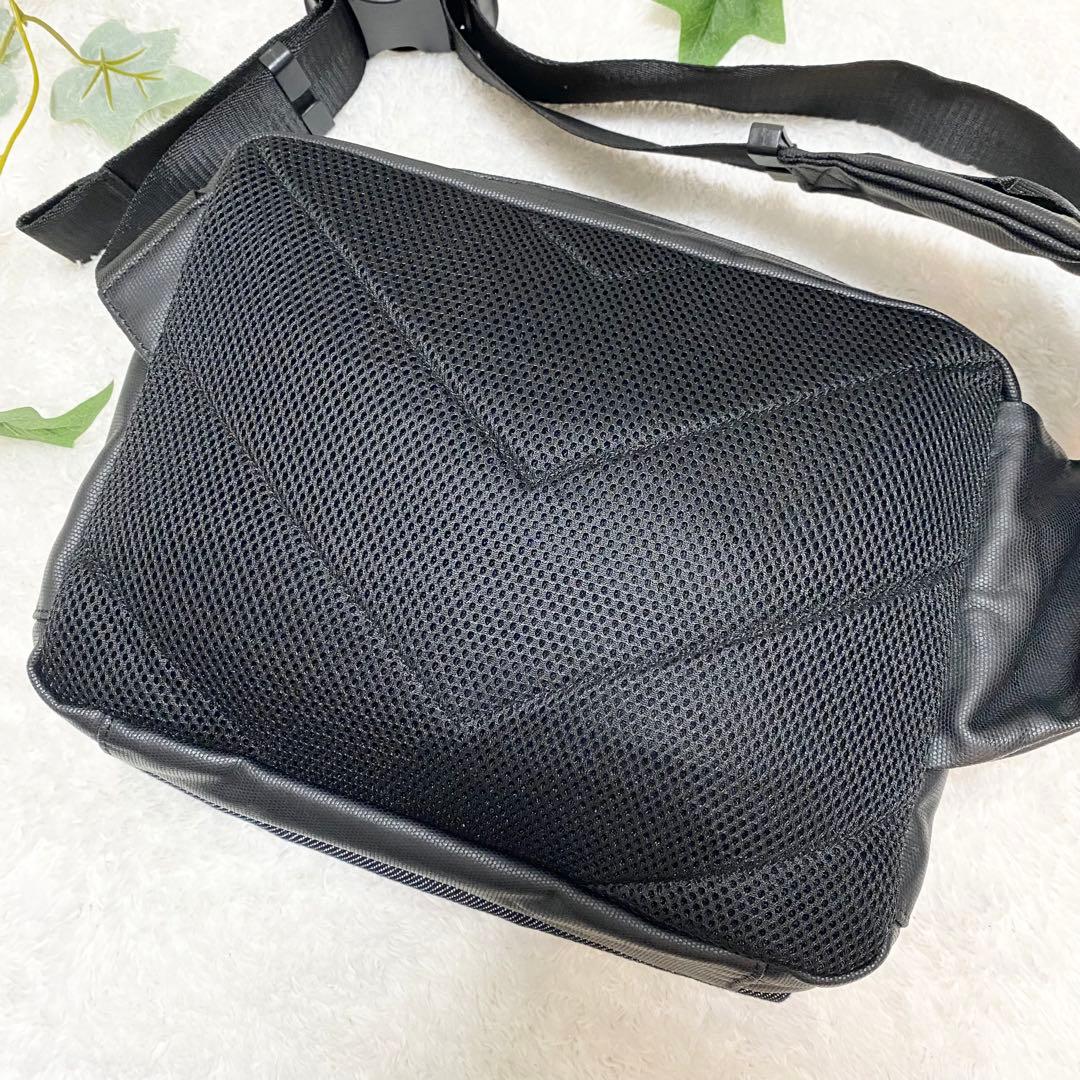 【美品】DIESEL デニム ボディバッグ ショルダー メッセンジャー 大容量