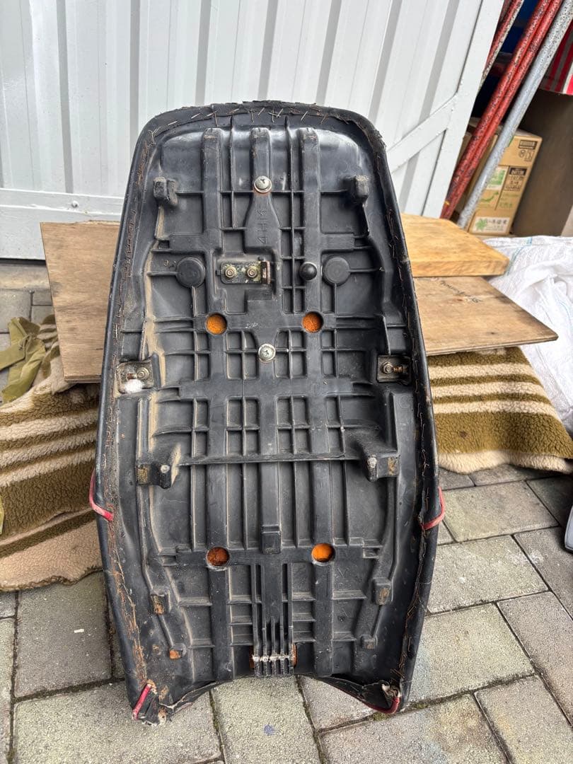 xjr400 4hm 大川　三段シート　ダイヤモンドキルティング　80センチ