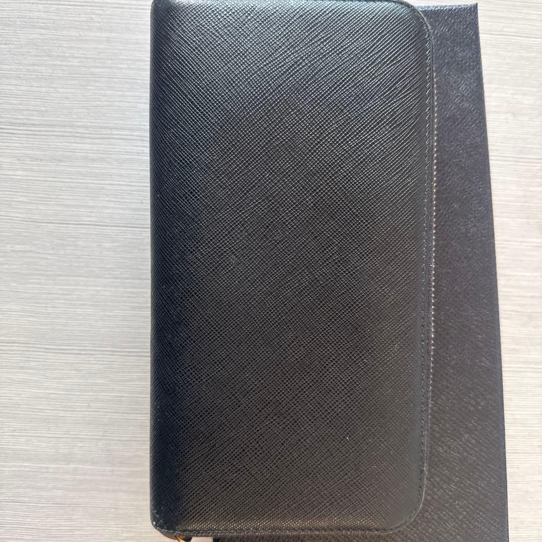 PRADA ブラックレザー長財布