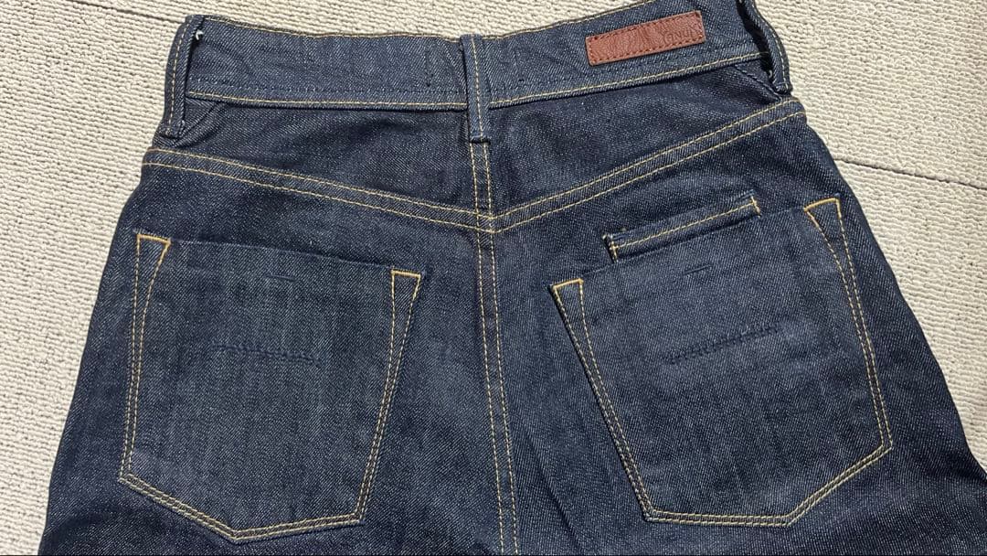 YANUK ダークインディゴ ストレートデニム