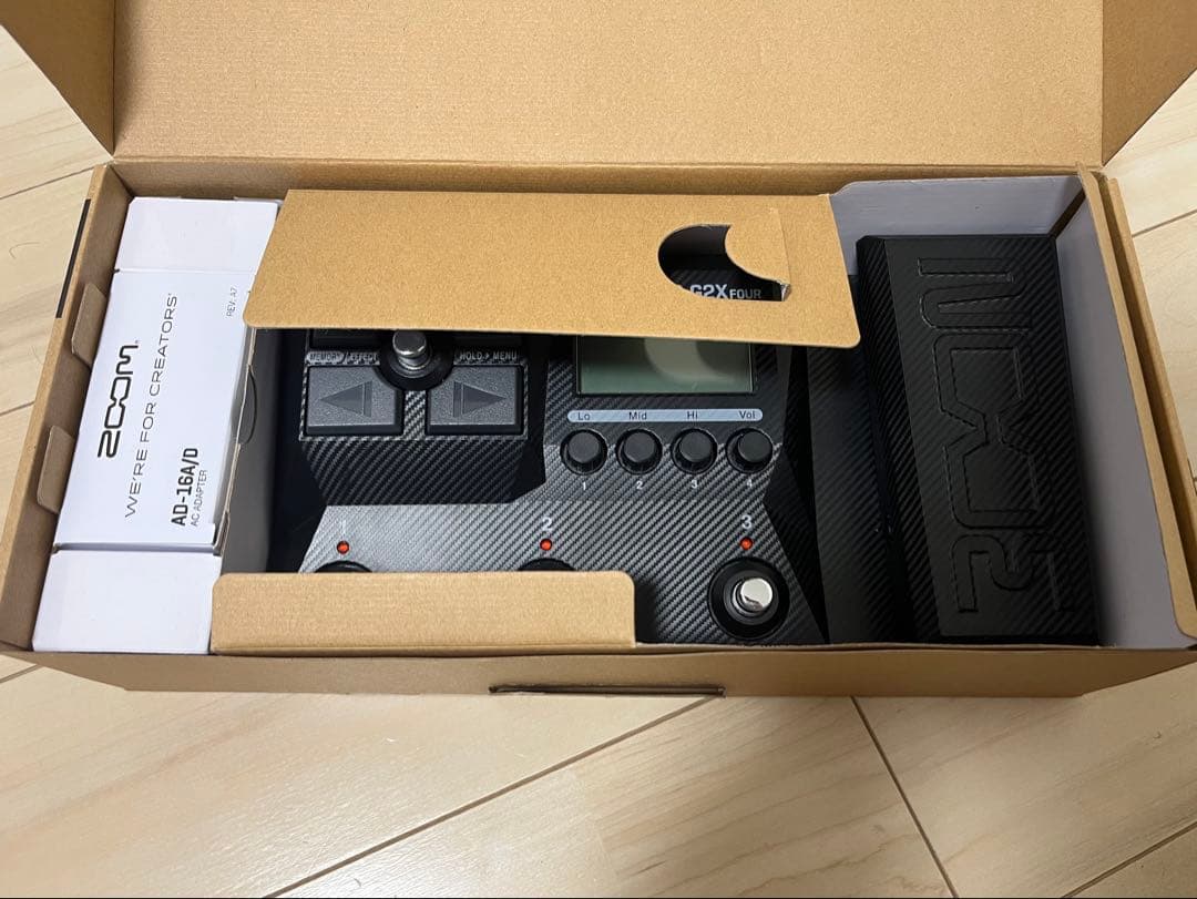 ZOOM G2X FOUR ギターエフェクター