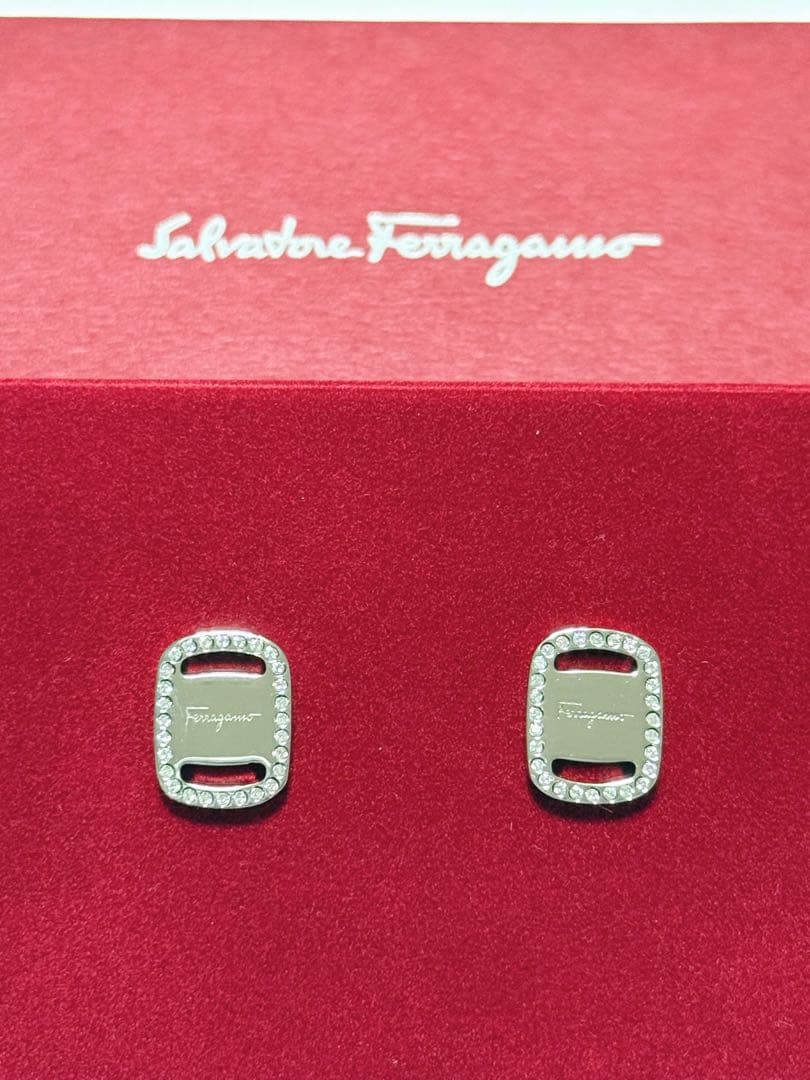 【お値下げ中】新品 Ferragamo フェラガモ ラインストーン ピアス