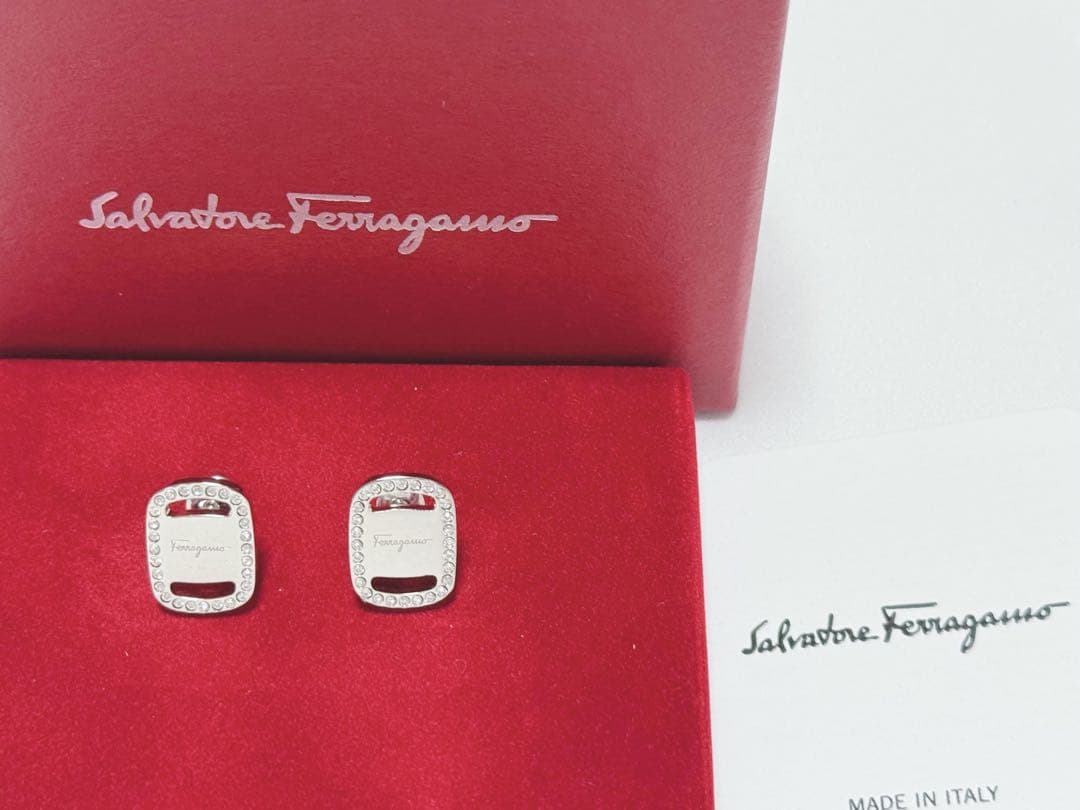 【お値下げ中】新品 Ferragamo フェラガモ ラインストーン ピアス