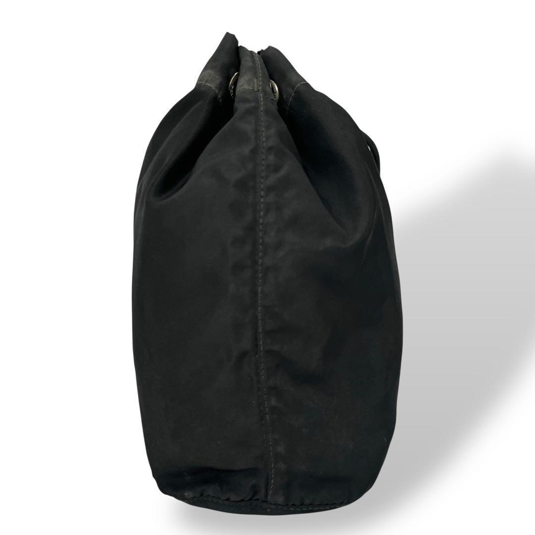 PRADA 巾着ミニポーチ　三角ロゴ　化粧ポーチ　小物入れ　ブラック　ナイロン