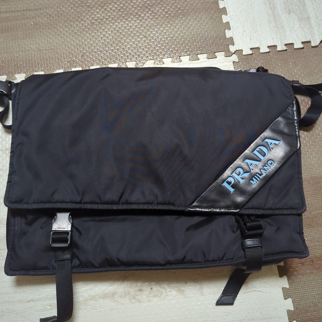 PRADA プラダ ブラック メッセンジャーバッグ
