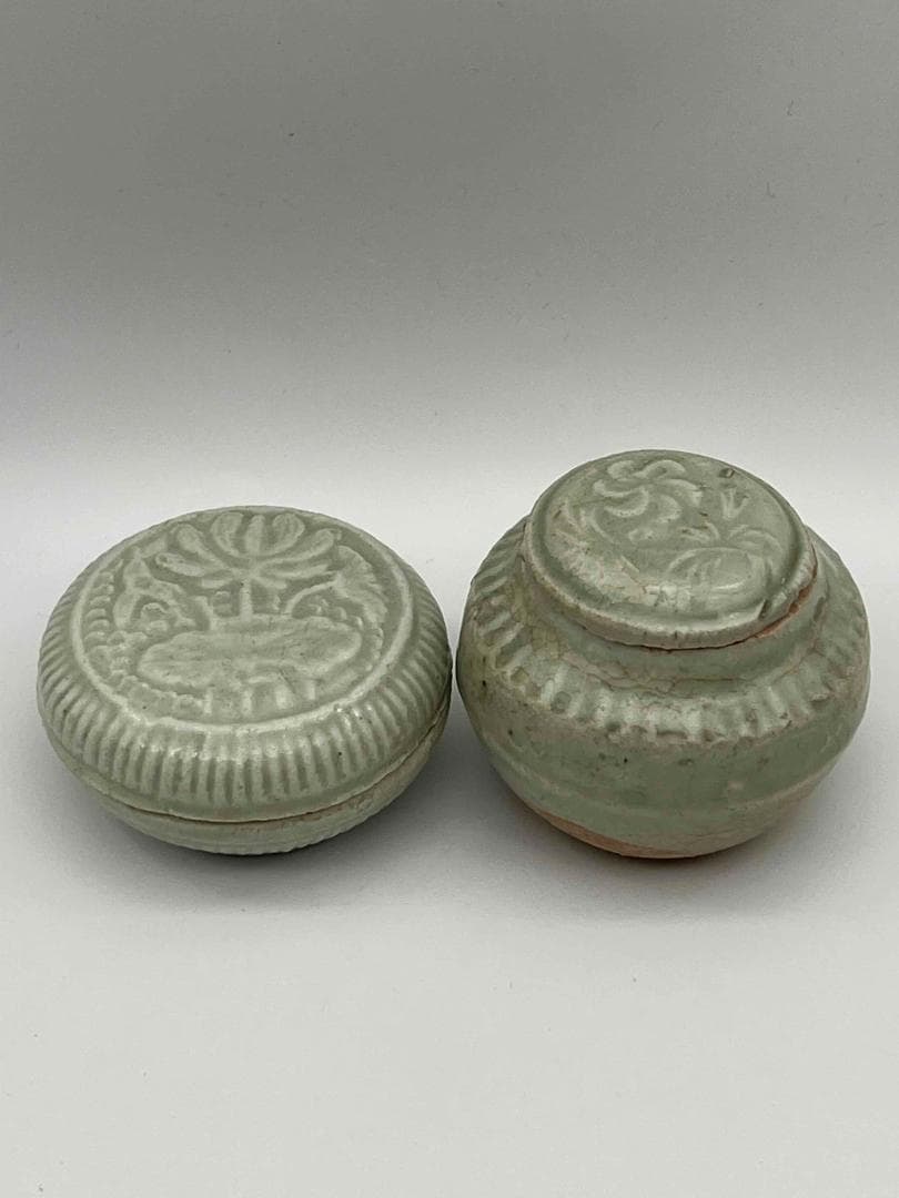 宋時代 青磁 越州窯　刻花卉文共蓋壺　蓋付き、 刻蓮花朱泥盒 香盒(F-86)