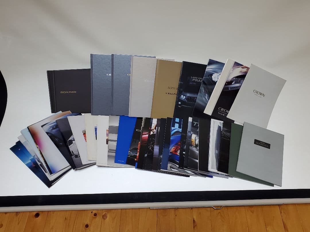 貴重、外車国産車 カタログ250枚1995年~2024年。価値を生かすのは貴方