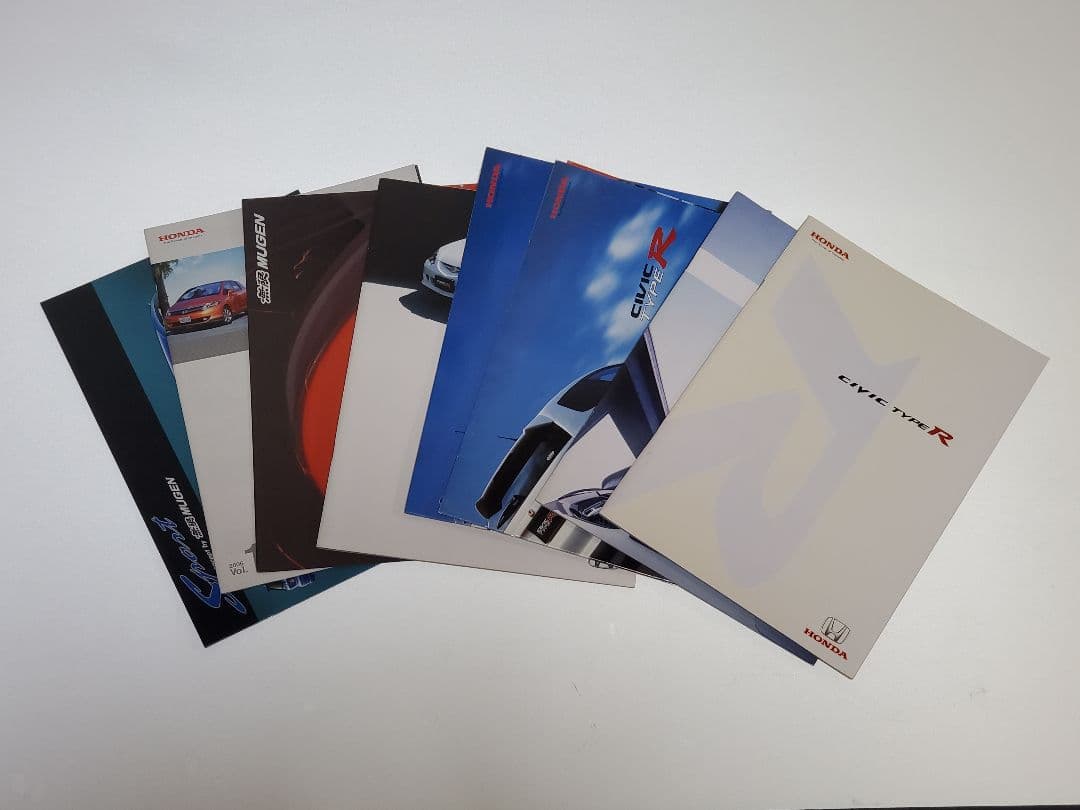 貴重、外車国産車 カタログ250枚1995年~2024年。価値を生かすのは貴方