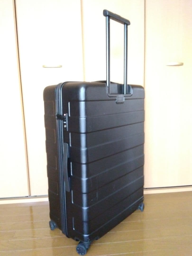 無印良品　黒 ハードキャリーケース 大型 104リットル　TSAロック 4輪
