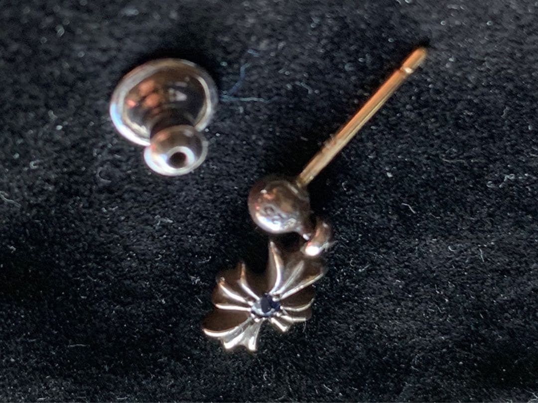 クロムハーツ タイニーE CHプラス ドロップイヤリングwithブルーサファイア