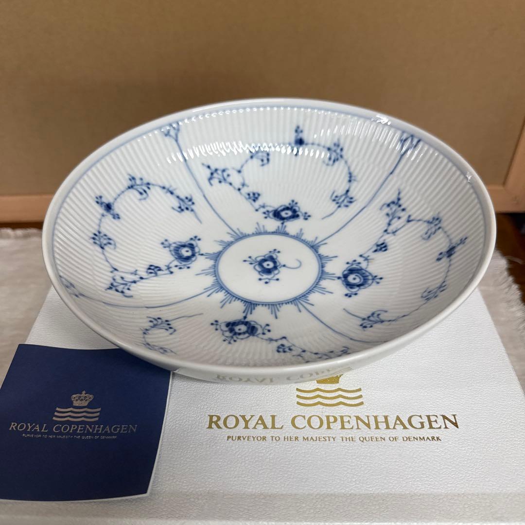 未使用　デンマーク製ロイヤルコペンハーゲン ブルーフルーテッドプレイン ボウル