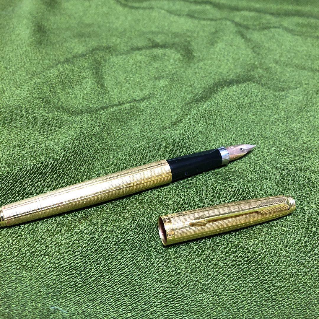 パーカーの万年筆。インクを入れただけ。未使用に近い。