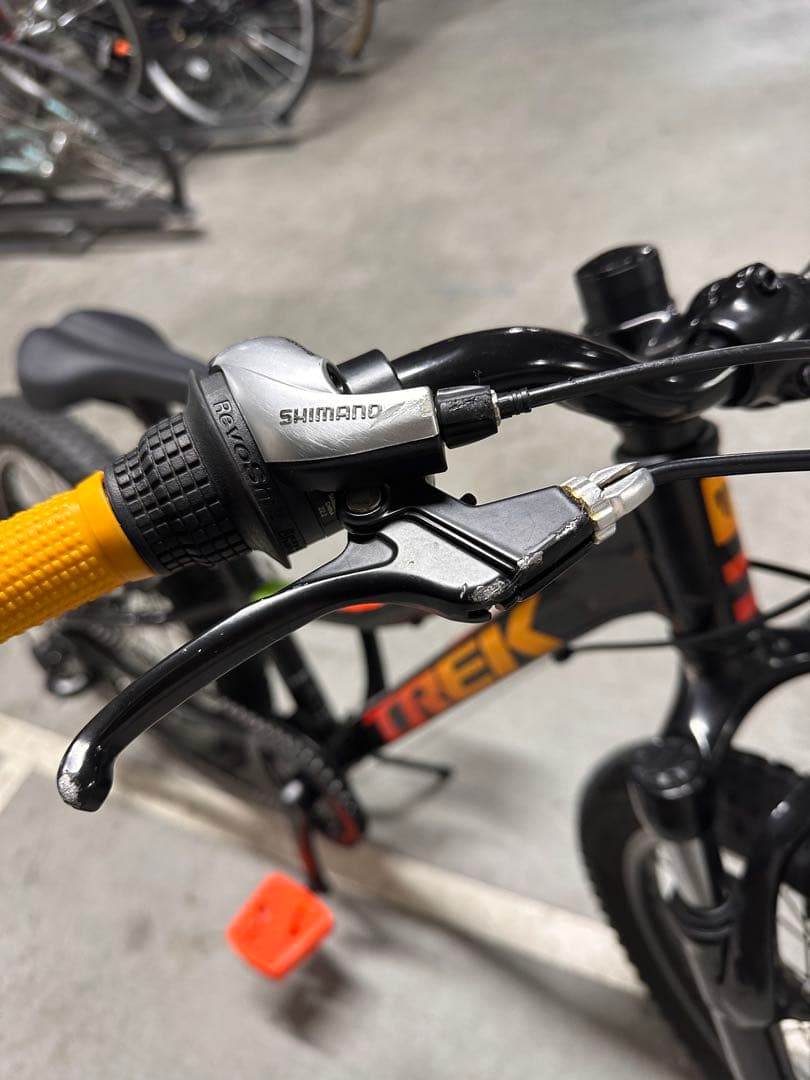 Trek キッズバイク 20インチ 黒/オレンジ