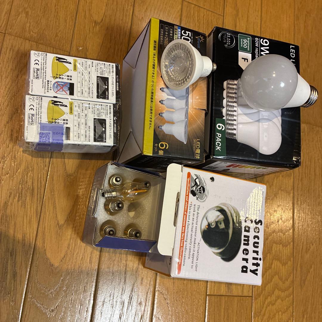 LED電球6個セットとセキュリティカメラ