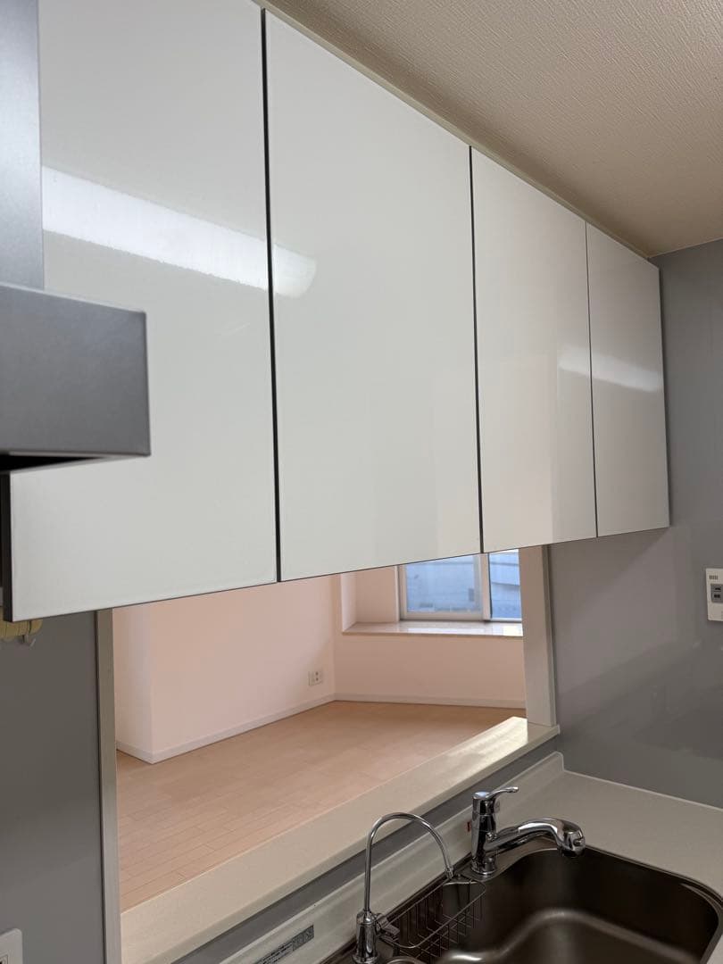 【引取限定】ホワイト壁掛けキャビネット 3棚付き