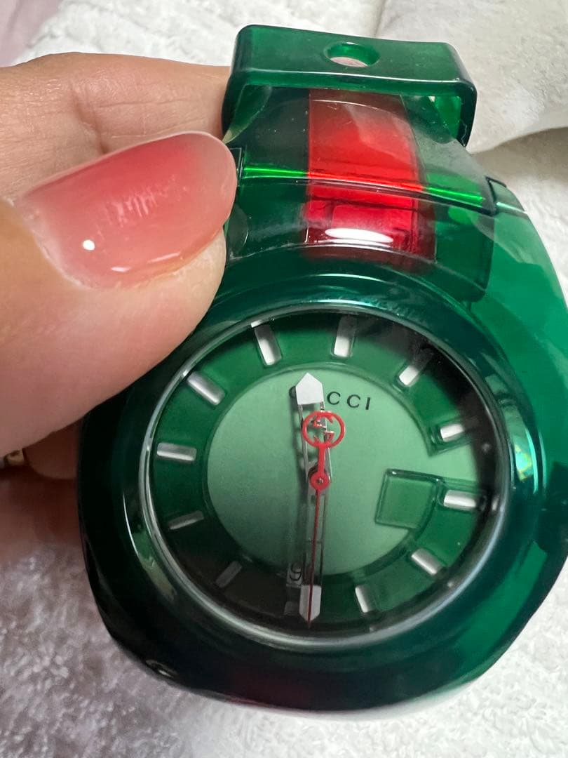 今だけ値下げGUCCI グリーン/レッド ラバーベルト時計ユニセックス