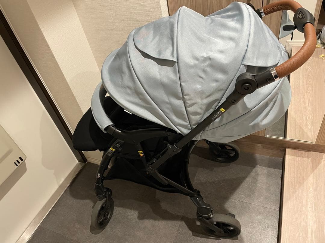 A形ベビーカーRunfee Lino'n（ランフィ リノン）