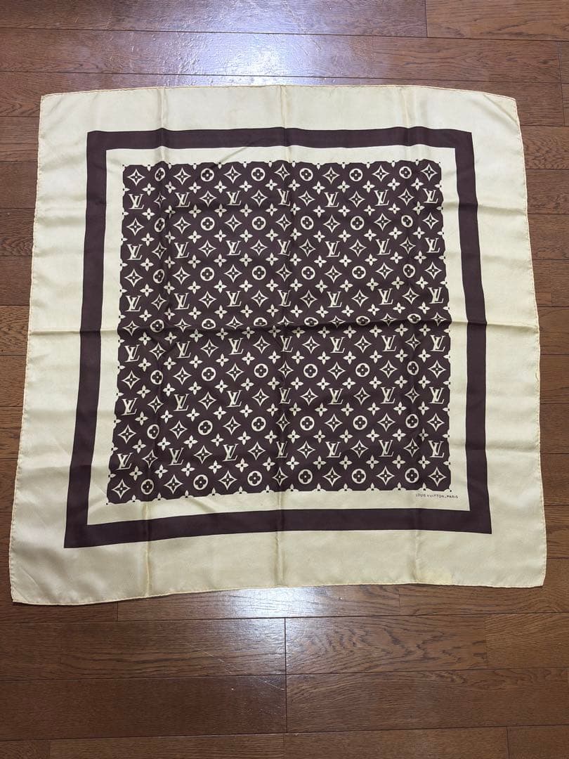 ルイ・ヴィトン シルクスカーフ 76cm lv スカーフ　ハンカチ　ブランド