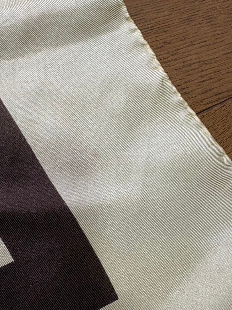 ルイ・ヴィトン シルクスカーフ 76cm lv スカーフ　ハンカチ　ブランド