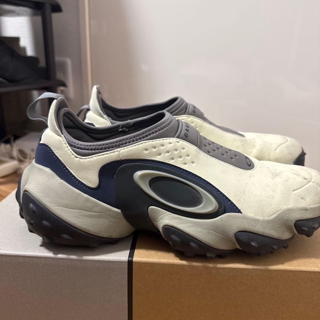 完売カラー　oakley edge icon