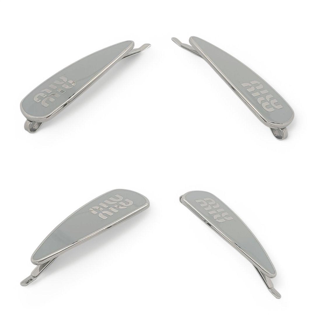 ミュウミュウ ロゴ ヘアピン シルバー グレー ヘアアクセサリー レディース